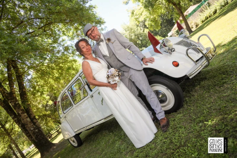 mariage 2cv limousine nersac angouleme gapette marié casquette gris blanc couple charente vintage voiture véhicule collection